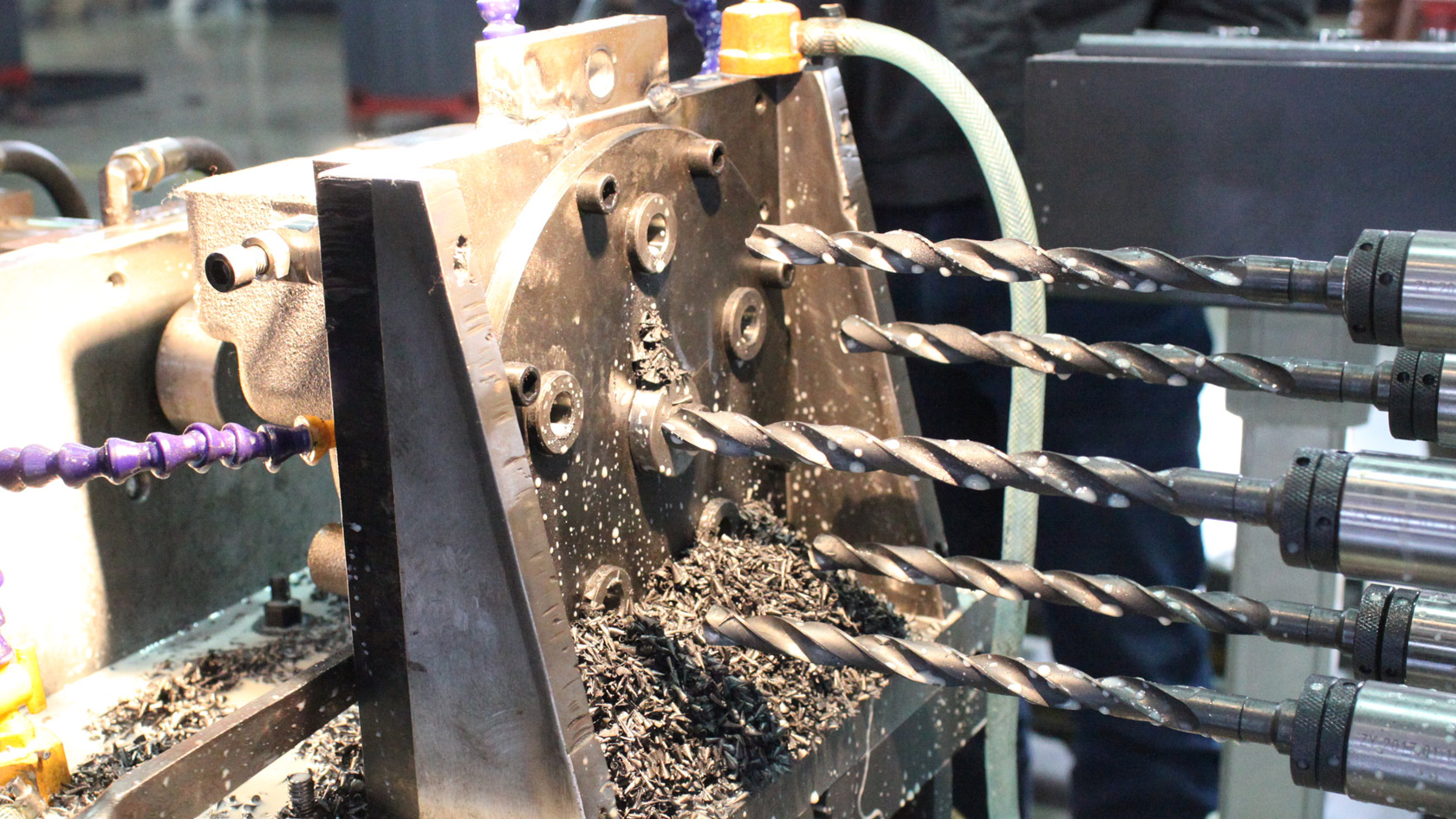 ZK6223*6/5Y 發(fā)動機(jī)配件鉆孔